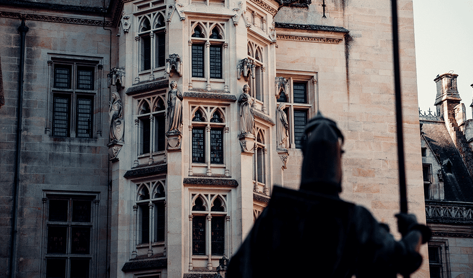 Château de Pierrefonds vue de l'intérieur de la cours