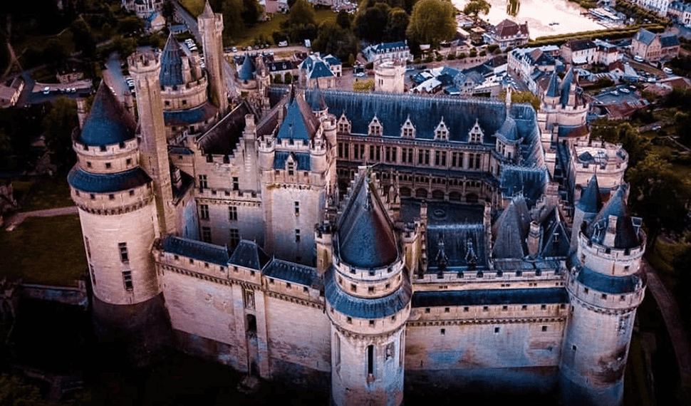 Château de Pierrefonds vue du ciel