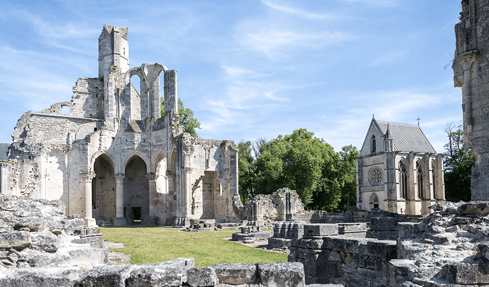 Domaine de Chaalis, avec la chapelle et les ruines