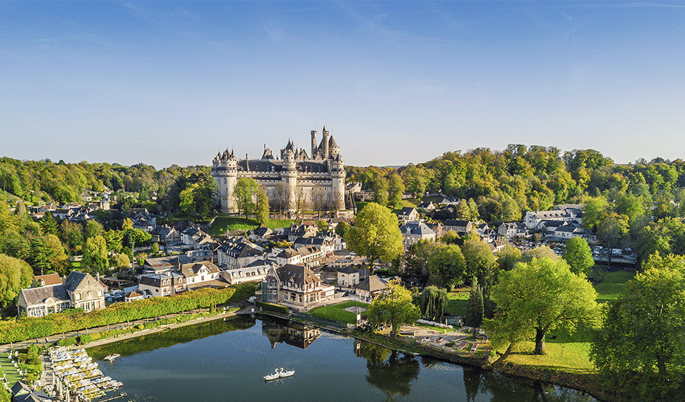 Château, village et lac de Pierrefonds