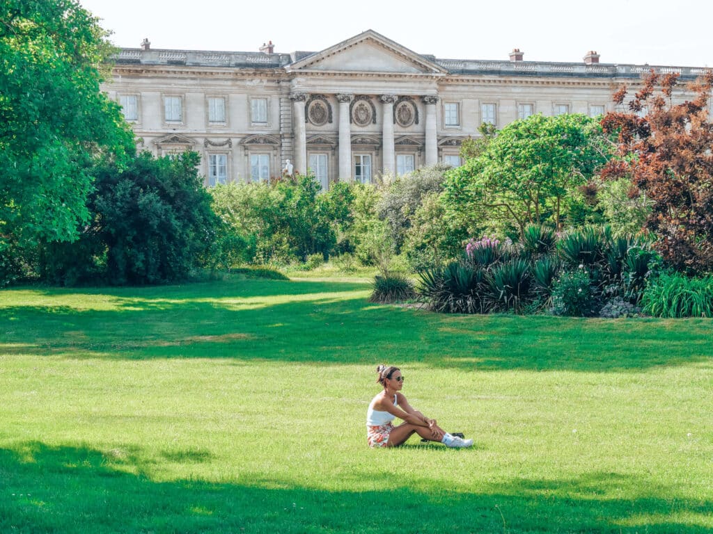 parc, palais, jeune femme, été